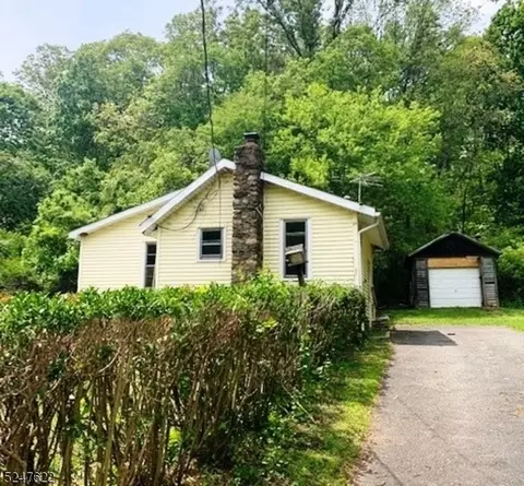 17 Carr Ln, Wharton, NJ 07885