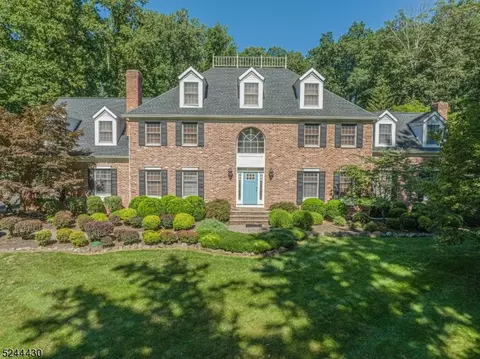 31 Country Oaks Rd, Lebanon, NJ 08833