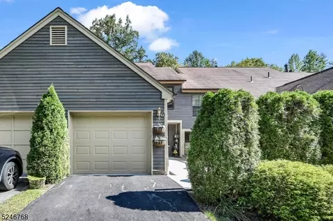 43 Lexington Ln #D, West Milford, NJ 07480