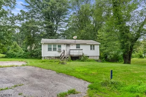 902 Holly Path, Newton, NJ 07860