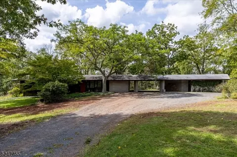 60 Mill Pond Rd, Belle Mead, NJ 08502