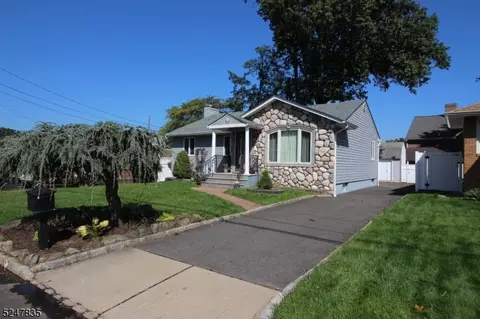15 New York Ave, Clark, NJ 07066