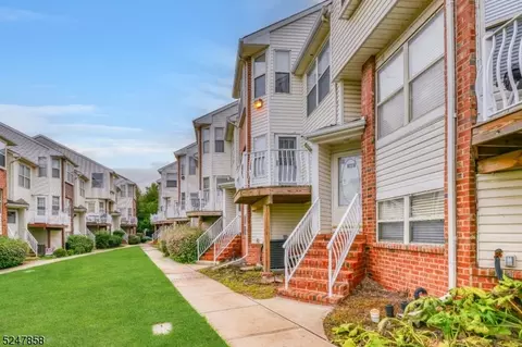 748 Harbortown Blvd #748, Perth Amboy, NJ 08861