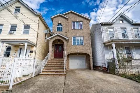 317 Livingston St #2, Elizabeth City, NJ 07206