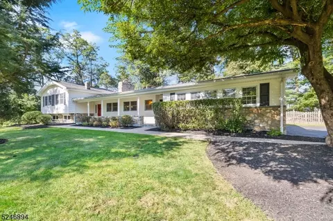 8 Rolling Hill Rd, Bernardsville, NJ 07924