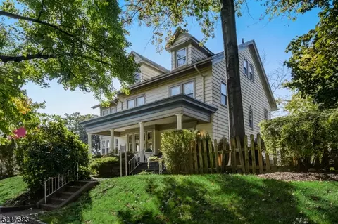 392 Ridge St, Newark, NJ 07104