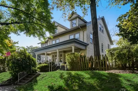392 Ridge St, Newark, NJ 07104