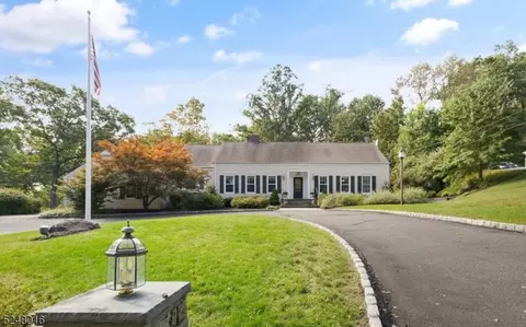 12 Stonehenge Rd, Morristown, NJ 07960
