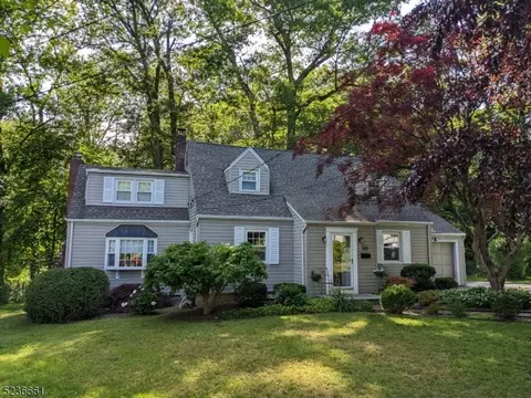 10 Grove Pl, Mountain Lakes, NJ 07046