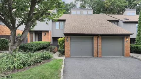 52 Keats Way, Morristown, NJ 07960