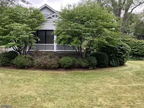 34 Norwood Dr, Long Hill, NJ 07933