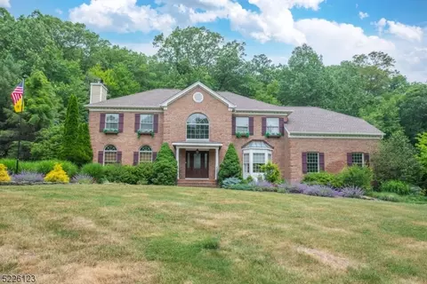 9 Wiltshire Dr, Boonton, NJ 07005