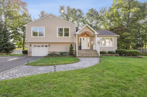 79 Skyline Dr, Clark, NJ 07066