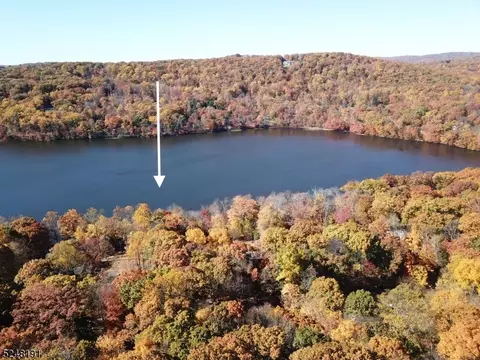 31 Lenape Dr, Montville, NJ 07045