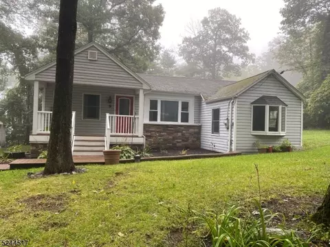 9 Freehold Ct, West Milford Twp, NJ 07421