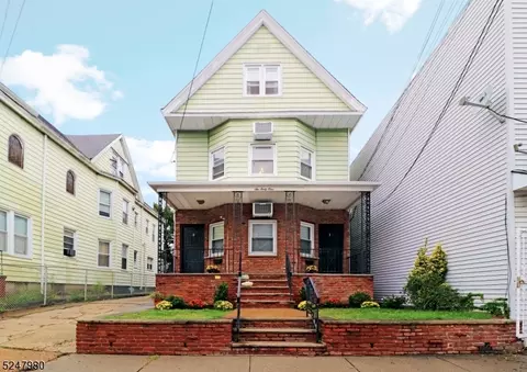 661 Avenue C, Bayonne, NJ 07002
