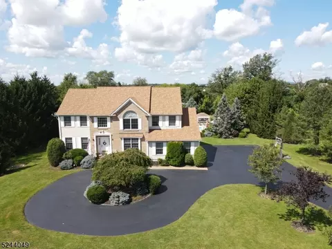 14 Norz Dr, Hillsborough, NJ 08844