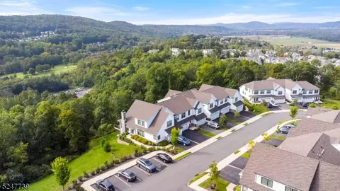 30 Primrose Ln, Hackettstown, NJ 07840