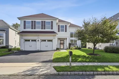 5 Dahlia Ct, Piscataway, NJ 08854