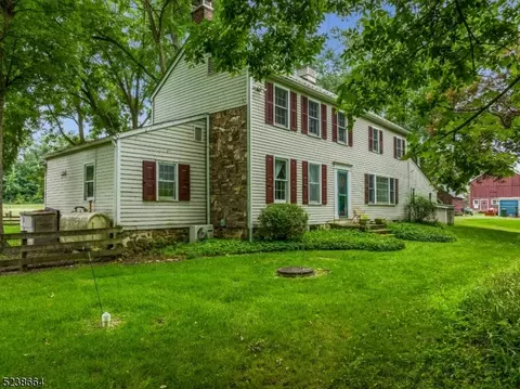72 Person Rd, Bloomsbury, NJ 08804