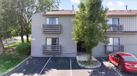 1402 Spruce Hills Dr #1402, Glen Gardner, NJ 08826