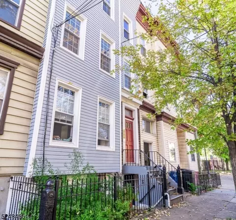 231 Brunswick St #2, Jersey City, NJ 07302