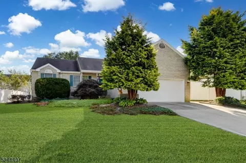 515 Coral Ln, Stafford Township, NJ 08050