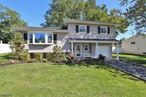 16 Thelma Ct, Woodbridge Twp, NJ 07067
