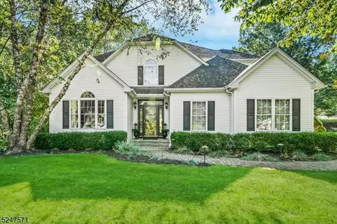 110 Stonehedge Ln, Sparta, NJ 07871