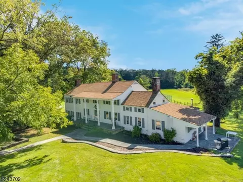 8 Rogers Rd, Far Hills, NJ 07931
