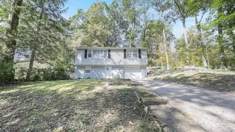 12 Como Ter, Jefferson, NJ 07849