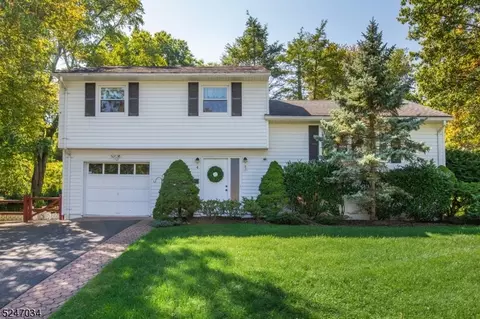 4 Hilltop Dr, Cedar Grove, NJ 07009