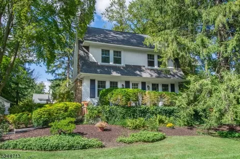 105 Kenilworth Rd, Mountain Lakes, NJ 07046