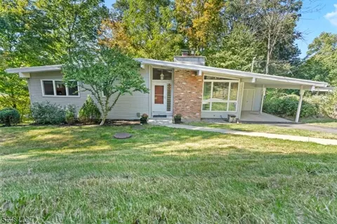 20 Robin Ln, Ringwood, NJ 07456
