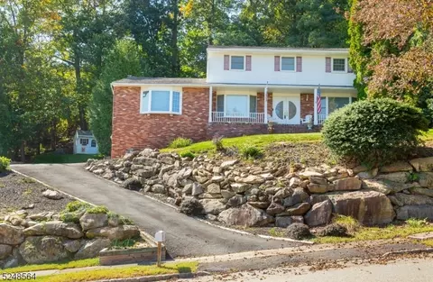 22 Ironwood Dr, Morris Plains, NJ 07950