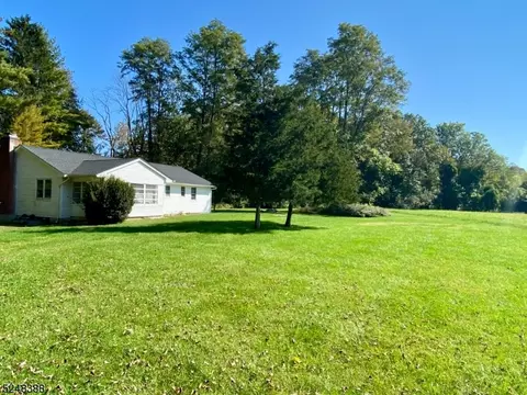 58 Greendell Rd, Newton, NJ 07860