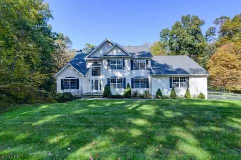 6 Macintosh Dr, Lafayette, NJ 07848