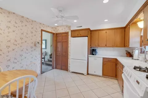 667 Bruce Dr, Paramus, NJ 07652 photo 5