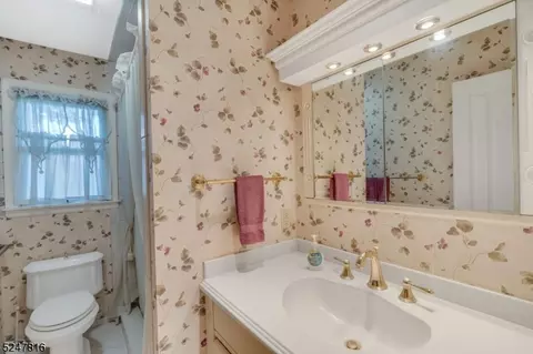 667 Bruce Dr, Paramus, NJ 07652 photo 14
