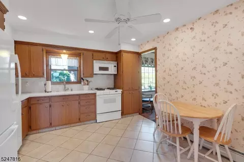 667 Bruce Dr, Paramus, NJ 07652 photo 6
