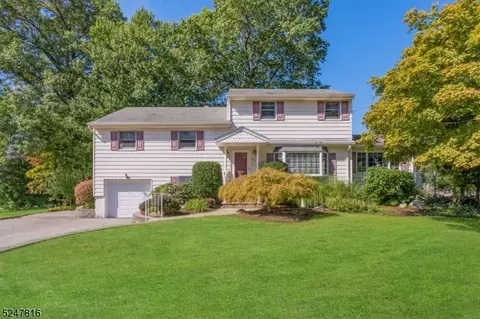 667 Bruce Dr, Paramus, NJ 07652