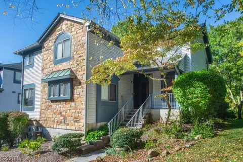 21 Overlook Dr, Hackettstown, NJ 07840