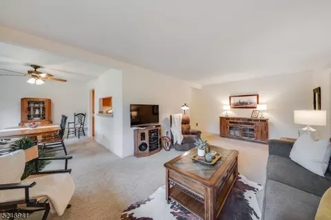 6 Avon Ct # E, Chatham Twp, NJ 07928