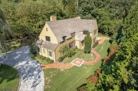 27 Brooklawn Dr, Millburn Twp, NJ 07078