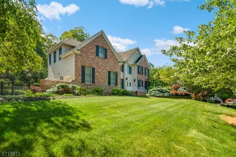 15 Spruce Hollow Rd, Dunellen, NJ 08812