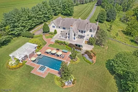 60 E Fox Chase Rd, Chester Twp, NJ 07930