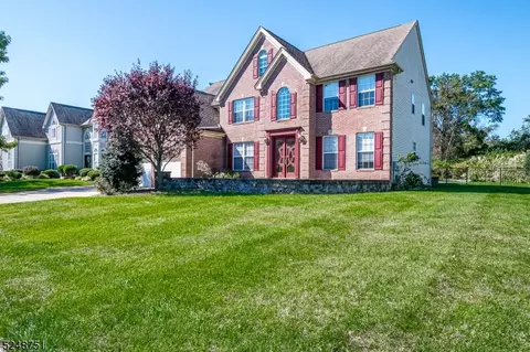 4 Rue Chagall, Franklin Twp, NJ 08873