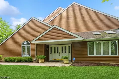 163 Coppertree Ct, Edison, NJ 08820