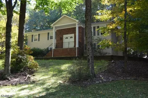 26 Deer Run Dr, Randolph, NJ 07869