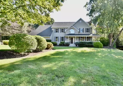 12 Stone Cliff Ter, Jefferson, NJ 07438
